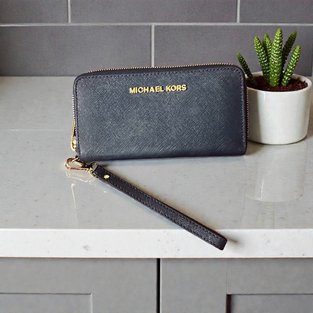 Michael Kors Jet Set Travel Continental Wallet Navy Saffiano Leather‎ Wristlet